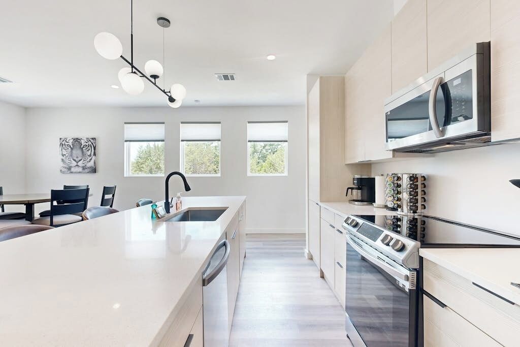 Condo, Multiple Beds, Balcony, Garden View (Lago Vista Hideaway) | Private kitchen