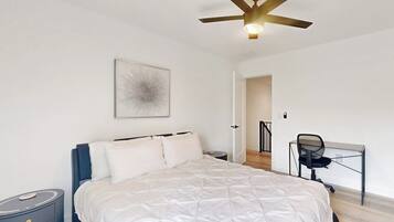 Condo, Multiple Beds, Balcony, Garden View (Lago Vista Hideaway) | 3 bedrooms, individually decorated, individually furnished, bed sheets