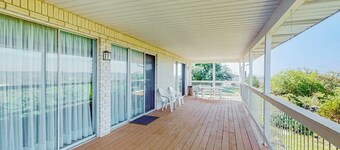 2-story Home With Covered Patio, Balcony, Fireplace, Streaming, Great Views, W/D