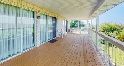 2-story Home With Covered Patio, Balcony, Fireplace, Streaming, Great Views, W/D