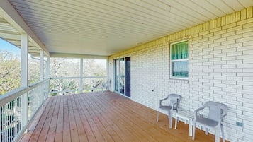 Casa, varias camas, vista al jardín (Hilltop Holiday) | Terraza o patio