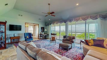 House, Multiple Beds, Garden View (Hilltop Holiday) | Living area