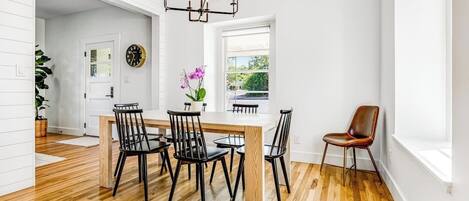 Casa, varias camas, hidromasaje, vista al jardín (Fredericksburg Mill) | 5 habitaciones, decoración personalizada y muebles diferentes