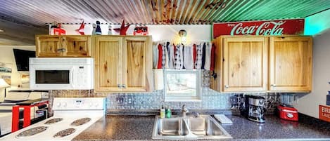 하우스, 침대(여러 개) (Cottonwood Cottage on Lake LBJ) | 전용 주방
