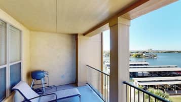 Apartment, Mehrere Betten, Poolblick (The Waters Condo Building 2 ) | Ausblick vom Zimmer