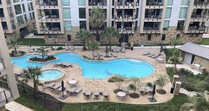 Hill Country Corner Condo at The Waters - Central AC, Lake Views & Pool