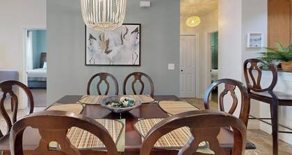 Hill Country Corner Condo at The Waters - Central AC, Lake Views & Pool