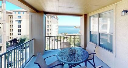 Hill Country Corner Condo at The Waters - Central AC, Lake Views & Pool