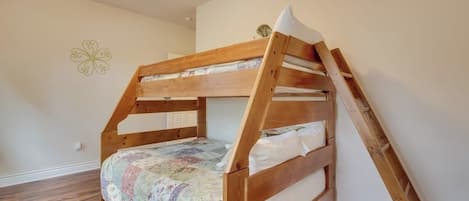 House, Multiple Beds (High View Retreat) | 4 bedrooms, individually decorated, individually furnished, bed sheets