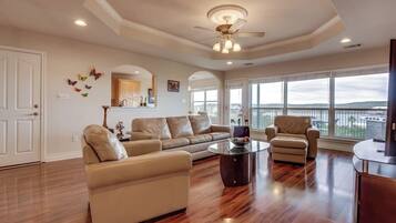 House, Multiple Beds (High View Retreat) | Living area
