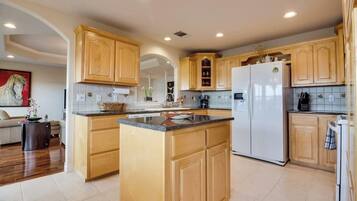 House, Multiple Beds (High View Retreat) | Interior