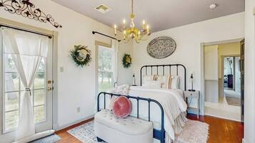 3 bedrooms, individually decorated, individually furnished, bed sheets