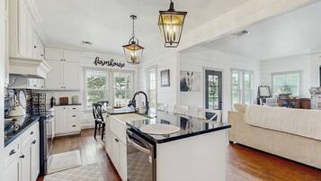 House, Multiple Beds, Garden View (Stonewall Ranch) | Private kitchen