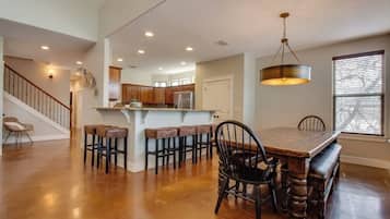 5 chambres, décoration personnalisée, ameublement personnalisé