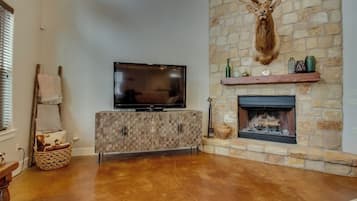 House, Multiple Beds, Balcony (Elk Lodge) | Interior