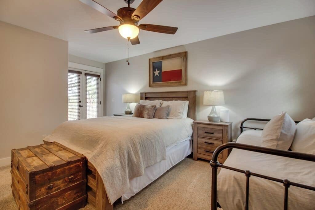 House, Multiple Beds, Balcony (Elk Lodge) | 5 bedrooms, individually decorated, individually furnished, bed sheets