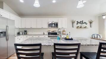 House, Multiple Beds, Garden View (Escape to Tranquility) | Private kitchen