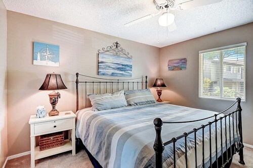 2-story Townhouse With Balcony, Outdoor Pool, Tennis, Grill, Basketball, & AC