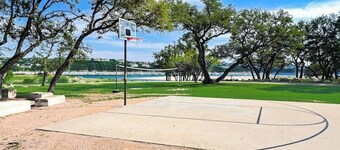2-story Townhouse With Balcony, Outdoor Pool, Tennis, Grill, Basketball, & AC