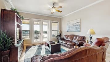 Apartment, Mehrere Betten (The Waters Condo Building 3-The Cape) | Wohnbereich