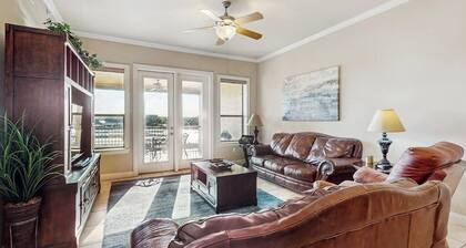 Waterfront Condo With Furnished Balcony, Central AC, & Washer/dryer