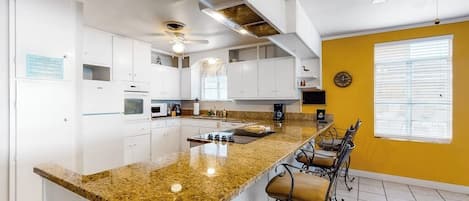House, Multiple Beds, Kitchen (Sunny Days Lake Retreat) | Private kitchen