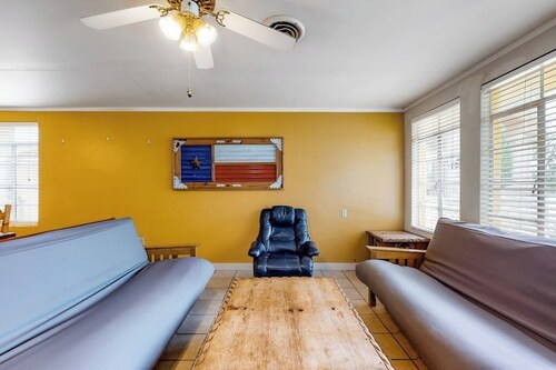 Lakefront Dog-friendly Home With Central AC, Dock, Scenic Patio and Two Kayaks