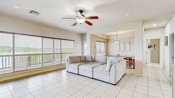 House, Multiple Beds, Pool View (Riverfront Escape) | Living area