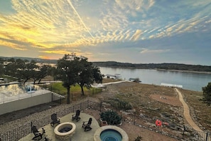 Terrace/patio - Scenic Riverfront Home With Boat Access, Private Pool/hot Tub - Close to Shopping (Leander)