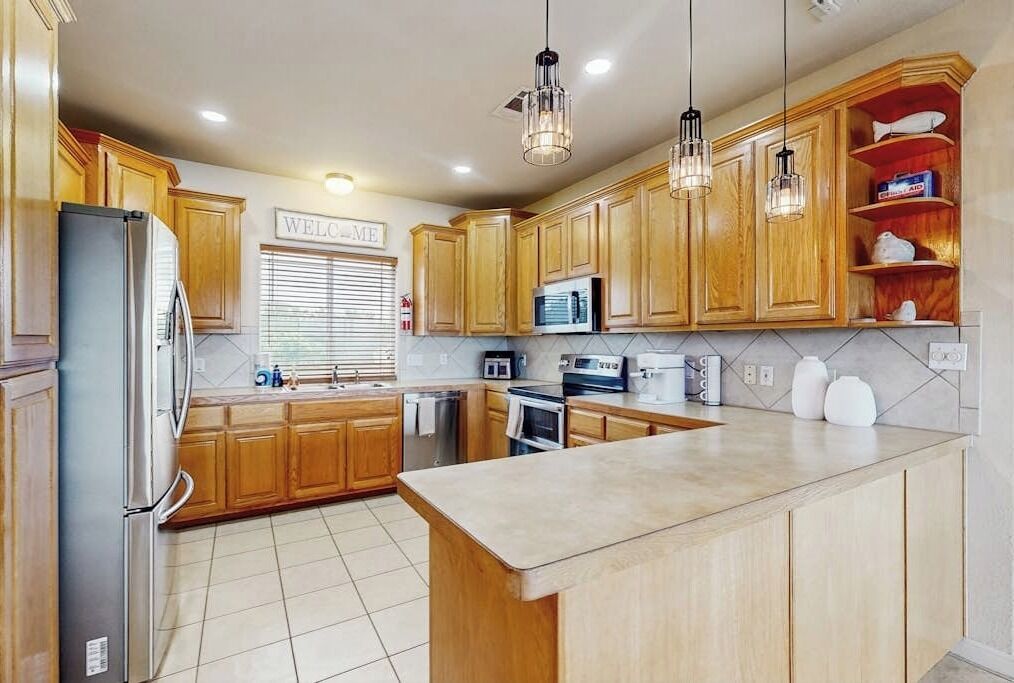 House, Multiple Beds, Pool View (Riverfront Escape) | Private kitchen