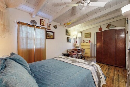 Cozy Dog-friendly House Near Water With Enclosed Yard, Grill, & Equipped Kitchen