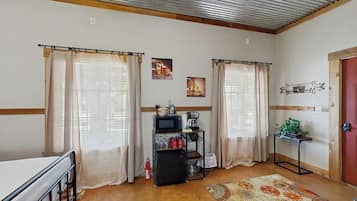 Cabin, 2 Queen Beds, Garden View (Historic Rocky Hill ) | 1 bedroom, individually decorated, individually furnished, bed sheets