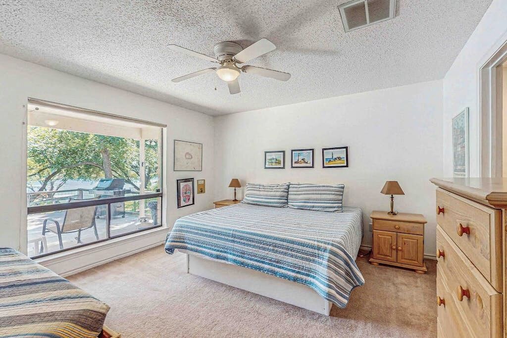 ハウス ベッド (複数台) ペットとの宿泊可 (River Oaks R&R) | 4 室のベッドルーム、客室ごとに異なる装飾、客室ごとに異なるインテリア、ベッドシーツ