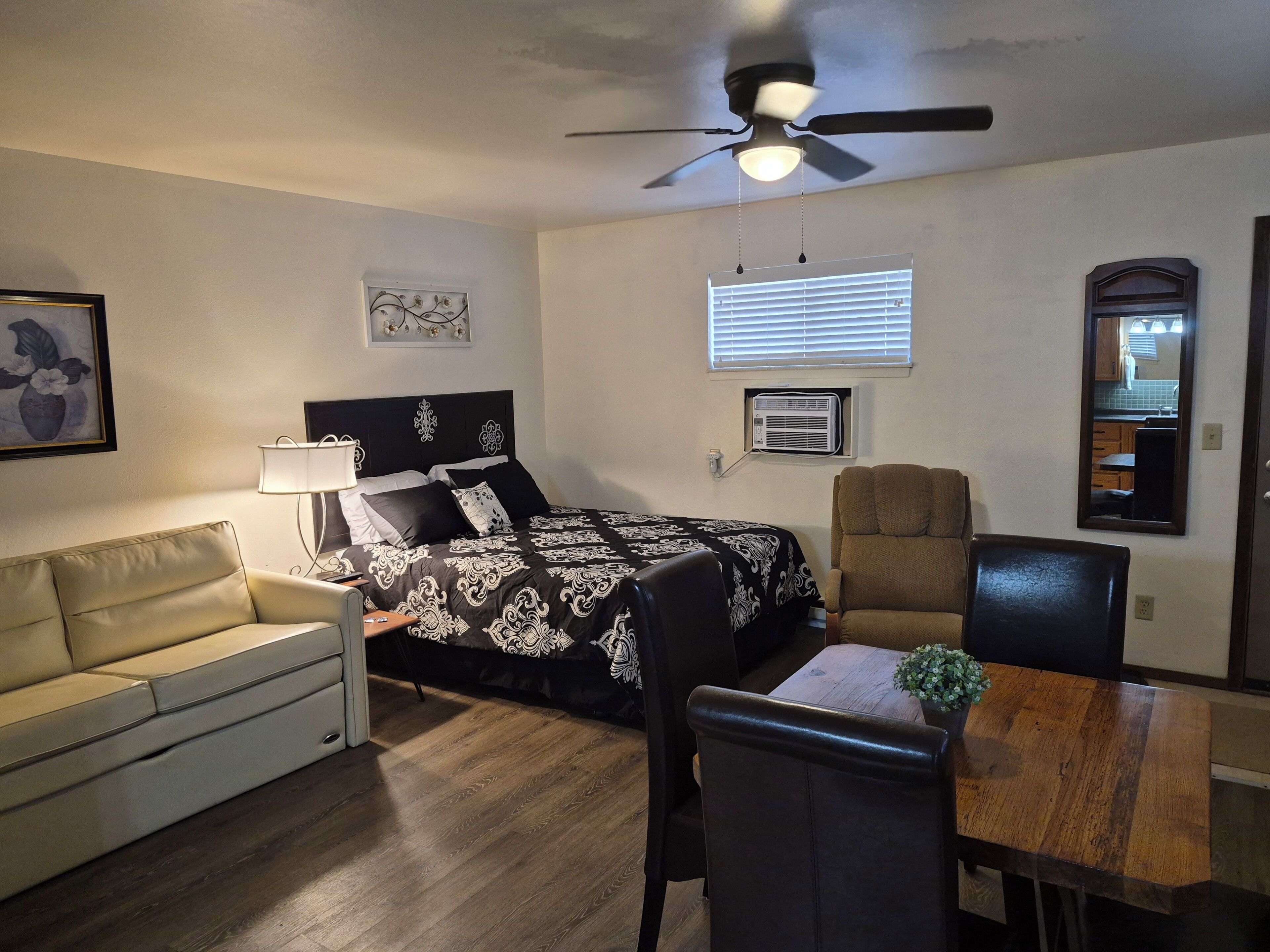 1 bedroom, WiFi, bed sheets, wheelchair access