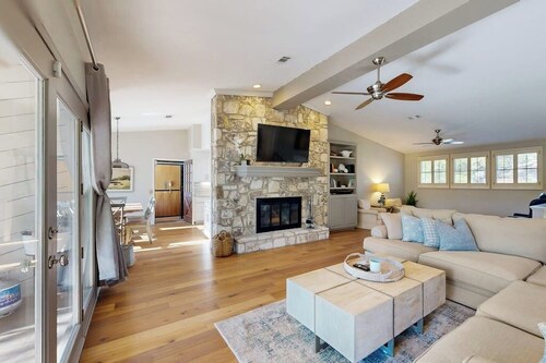 Waterfront, Dog-friendly Home With Lake Views, Private Boat Lift & Dock