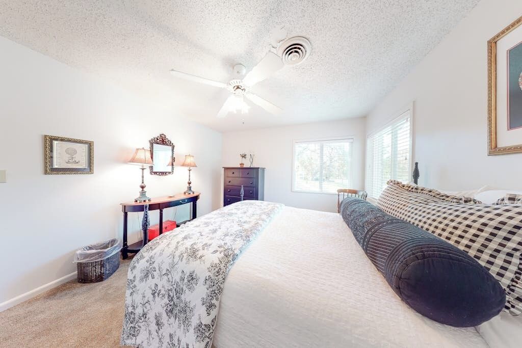 House, Multiple Beds, Garden View (Prost Haus) | 3 bedrooms, individually decorated, individually furnished, bed sheets