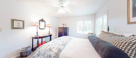 House, Multiple Beds, Garden View (Prost Haus) | 3 bedrooms, individually decorated, individually furnished, bed sheets