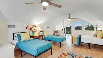 Ferienhaus, Mehrere Betten (Lake Travis Hill Country Retreat) | 3 Schlafzimmer, individuell dekoriert, individuell eingerichtet