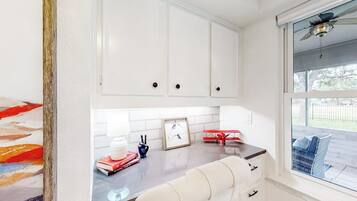House, Multiple Beds, Partial Sea View (Lago Vista Sunset Villa) | Interior