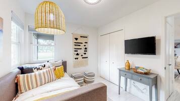 House, Multiple Beds, Partial Sea View (Lago Vista Sunset Villa) | Living area