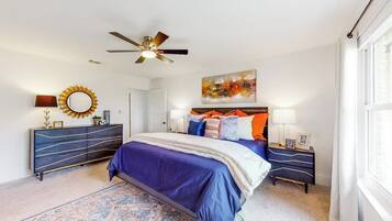 House, Multiple Beds, Partial Sea View (Lago Vista Sunset Villa) | 3 bedrooms, individually decorated, individually furnished, bed sheets