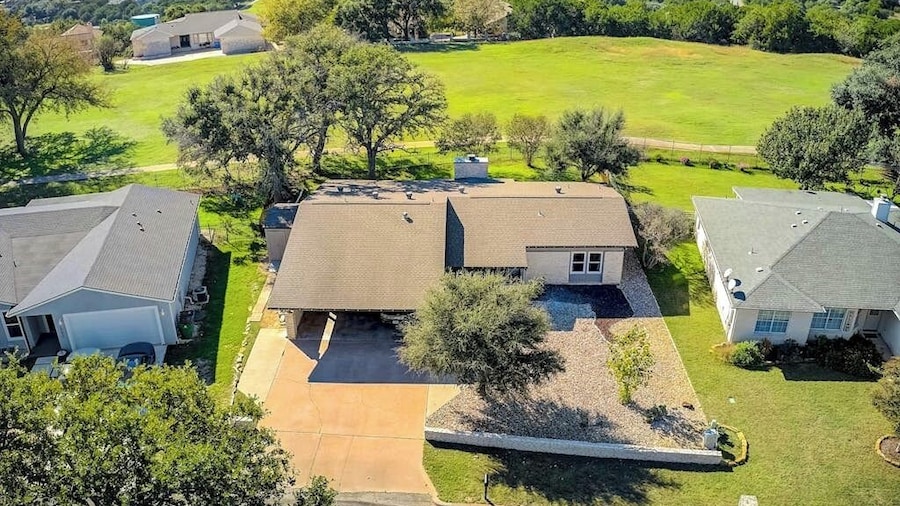 Peaceful Mid-century Escape With Screened Porch & Lake Access