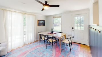 House, Multiple Beds (Woodland Hills Retreat)