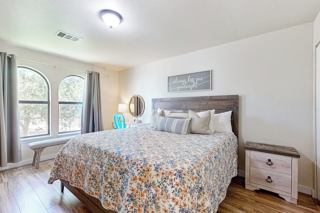 House, Multiple Beds, River View (River Oaks Dream) | View from room