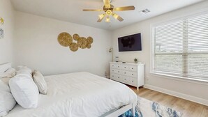 Kondominium, Beberapa Tempat Tidur, pemandangan kolam renang (The Waters Condo - Lakefront Oasis) | 3 kamar tidur dan didekorasi berbeda-beda