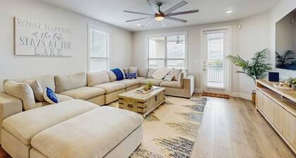 Stunning Lakefront Home on Lake LBJ With Private Balconies - Close to Yacht Club