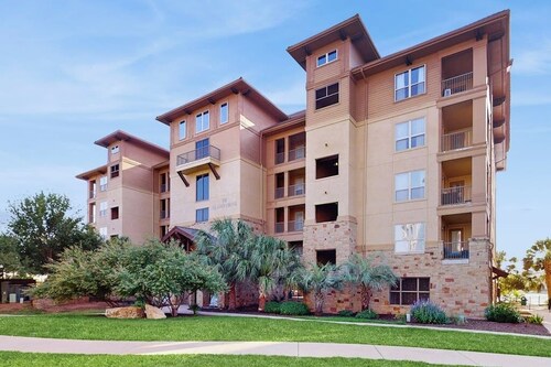 Stunning Lakefront Home on Lake LBJ With Private Balconies - Close to Yacht Club