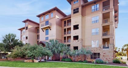 Stunning Lakefront Home on Lake LBJ With Private Balconies - Close to Yacht Club