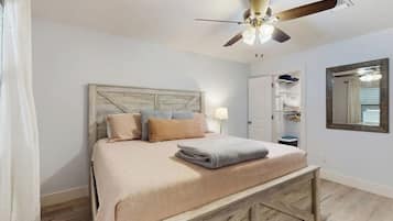 Condo, Multiple Beds, Pool View (Sundowner) | 2 bedrooms, individually decorated, individually furnished, bed sheets