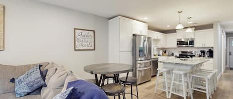 Condo, Multiple Beds, Pool View (Sundowner) | Interior